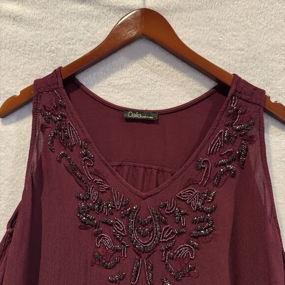 Dalia Womens Elegant Maroon Sleeveless Top Beaded V-Neck Flowy Chic Size M - Picture 3 of 7